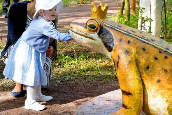 También había cisnes y ranas con corona de príncipe.