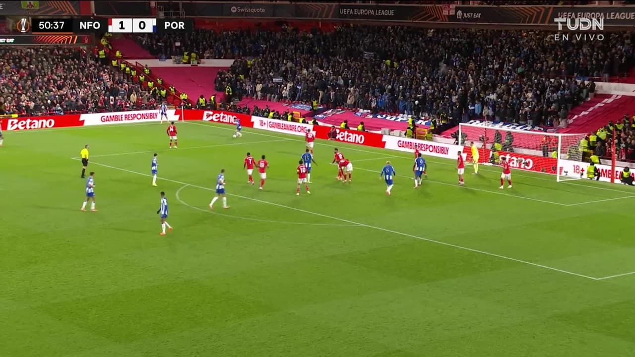 ¡GOL!  anota para FC Porto. Jan Bednarek