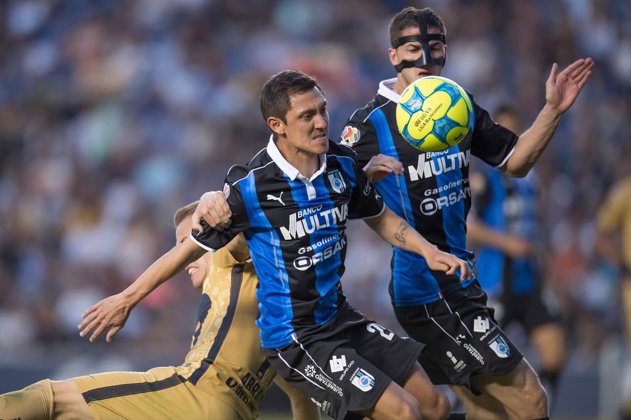El argentino Neri Cardozo acaba su préstamo de un año en Querétaro y se dice que Mohamed lo quiere para el próximo torneo. Sin embargo, también hay versiones que lo alejan de los Rayados en busca de un lugar en otro equipo.
