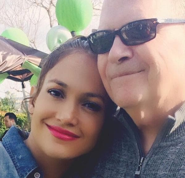 Para Jennifer Lopez su padre es el mejor del mundo y ella sigue siendo su pequeña nena.