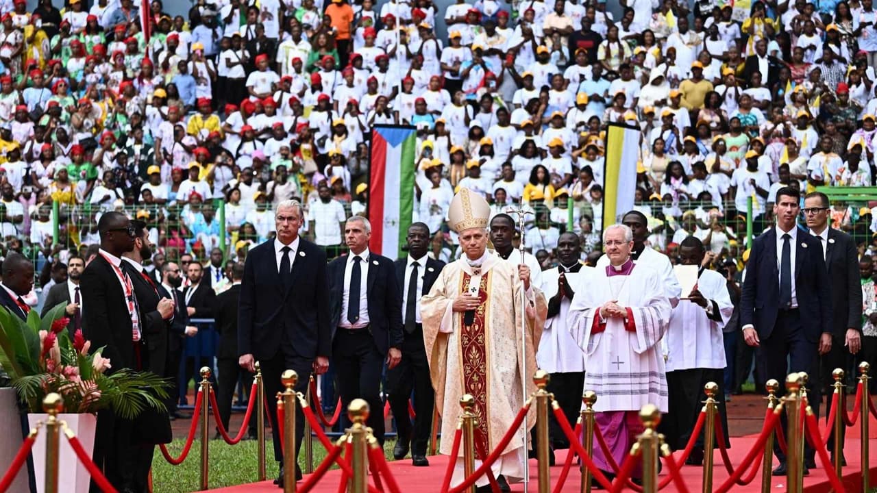 El papa León XIV brinda su última misa en Guinea Ecuatorial y concluye su gira por África