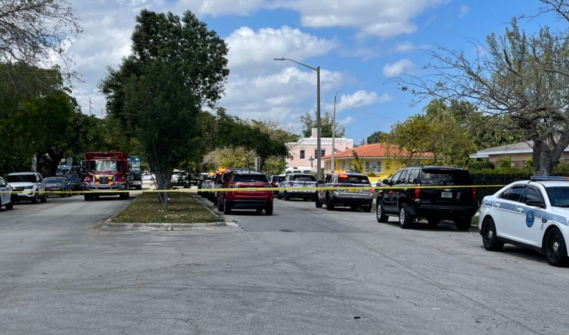El indidente ocurrió en la 48 calle y la avenida 5 del oeste de Miami .