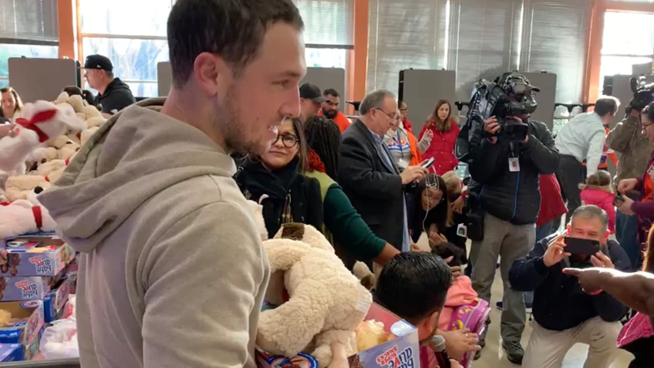 Bregman conversó con los niños sobre la importancia de crecer con buenos valores.