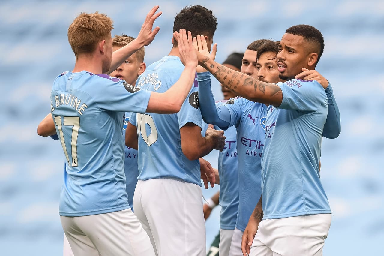 Con goles de Riyad Mahrez, Gabriel jesus, David Silva, Raheem Sterling y autogol de Federico Fernández, el Manchester City golea en casa al Newcastle United.