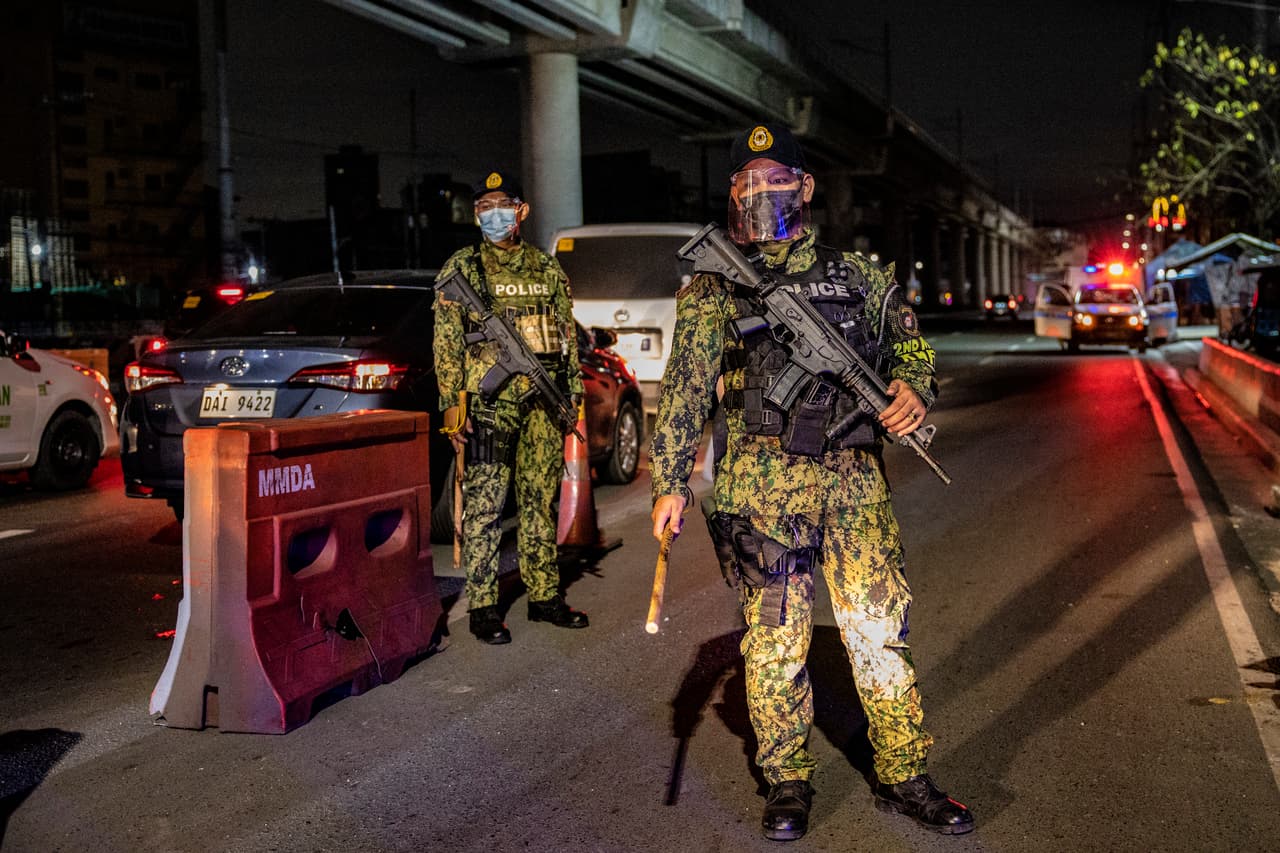Un hombre muere tras ser obligado a hacer 300 sentadillas por violar el toque de queda por covid-19
