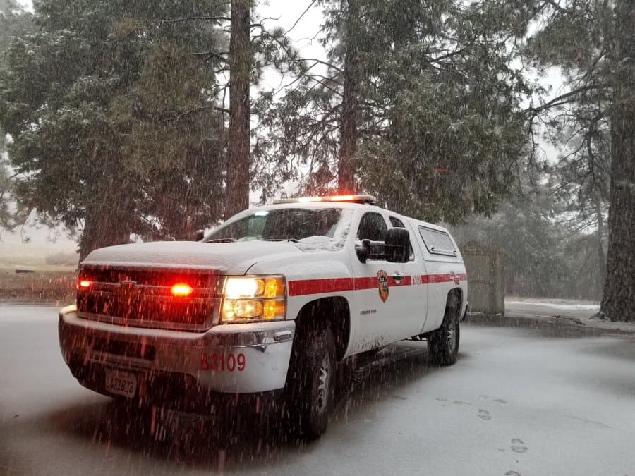 Por su parte del Departamento de Bomberos del Condado de Riverside ya está listo para lo que será un inicio temprano de temporada de nevadas.