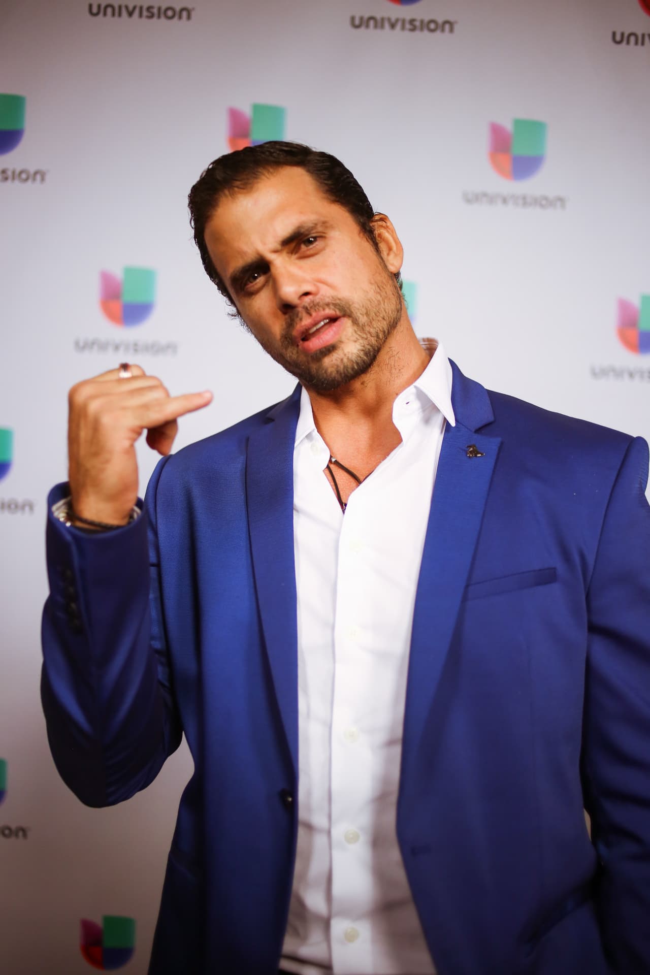 El guapísimo Pedro Moreno viene con todo.