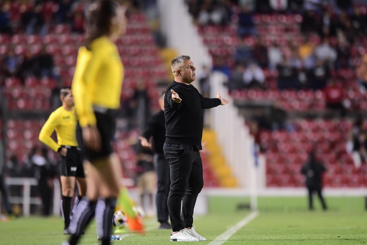 ¿Será el sexto cesado? Afición pide cabeza de otro DT en la Liga MX