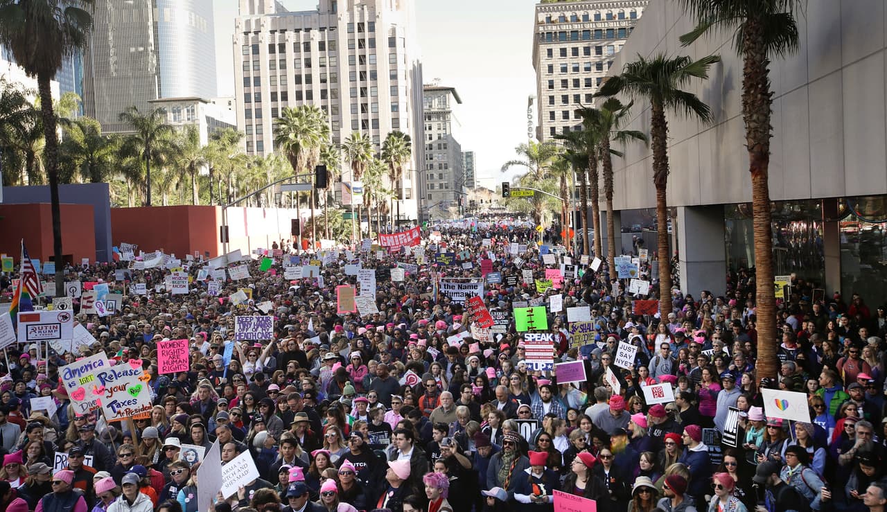 Cientos de miles paralizan el centro de Los Ángeles pidiendo a Trump un trato digno para las mujeres  