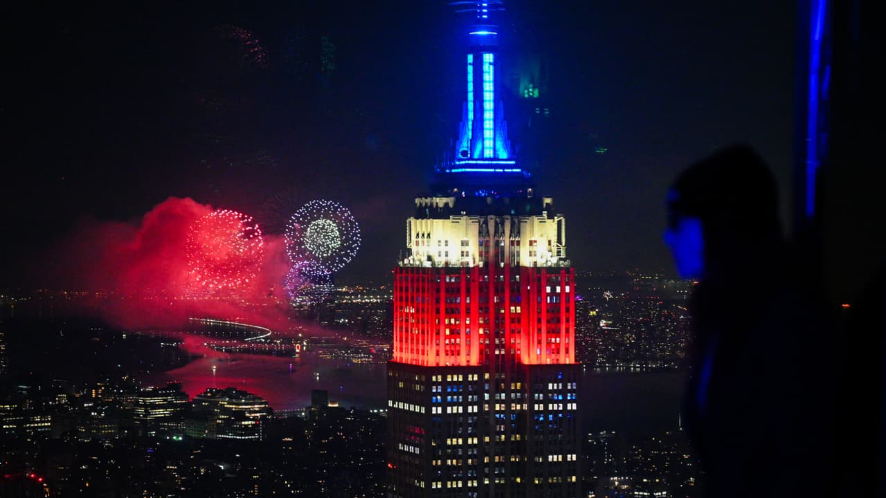 Este 4 de Julio y durante 25 minutos, la ciudad de Nueva York se iluminó por los 60,000 cohetes que se lanzaron en conmemoración del Día de la Independencia.