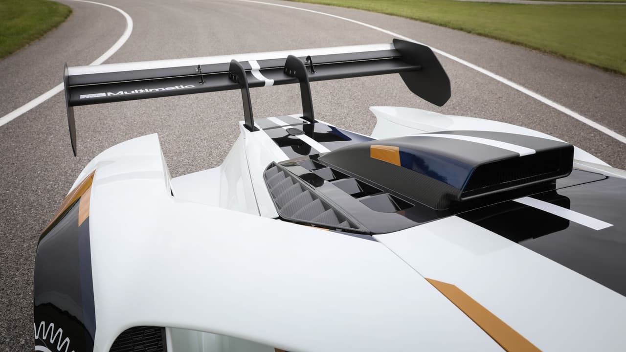 Estos sistemas consiguen el aire adicional para realizar su trabajo desde la toma de aire ubicada sobre la compuerta posterior.