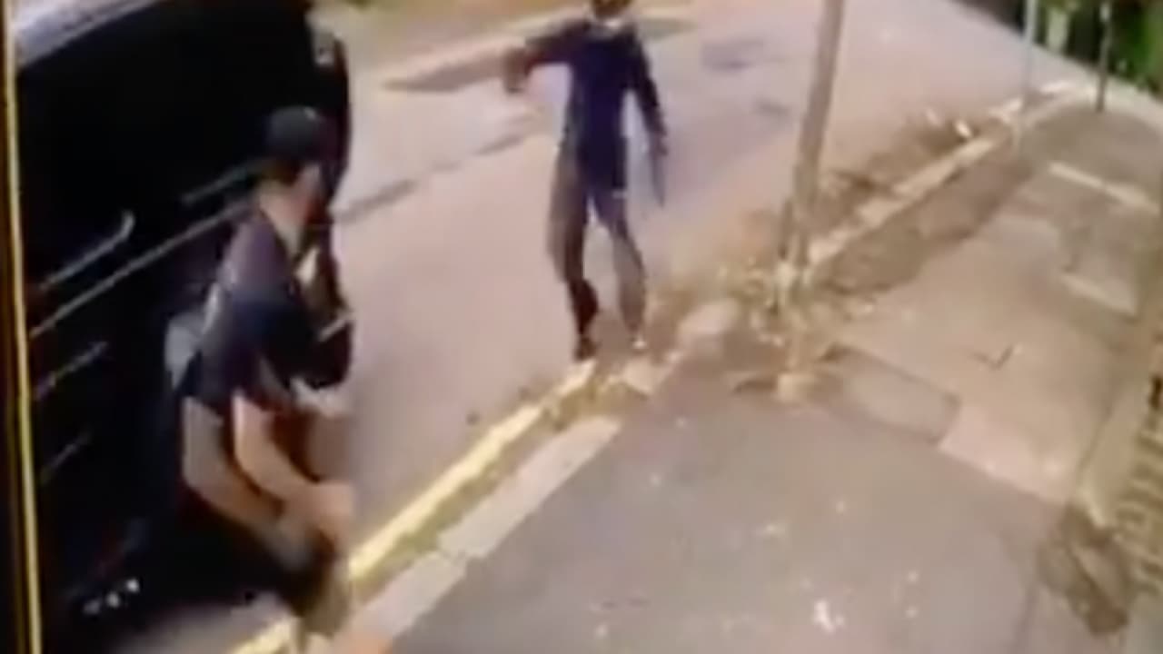 Kolasinac se viste de héroe en intento de asalto a Özil