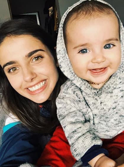 Pero la antagonista de 'El color de la pasión' no se quedó callada y respondió: "Yo lacto a mi bebé en todos lados, no importa lo que nadie diga, es lo más maravilloso; sin embargo, no hay necesidad de enseñarle mis pechos a todos. Esos son para mí y mi bebé. Cada quien que enseñe y haga lo que le guste. Yo apoyo.".