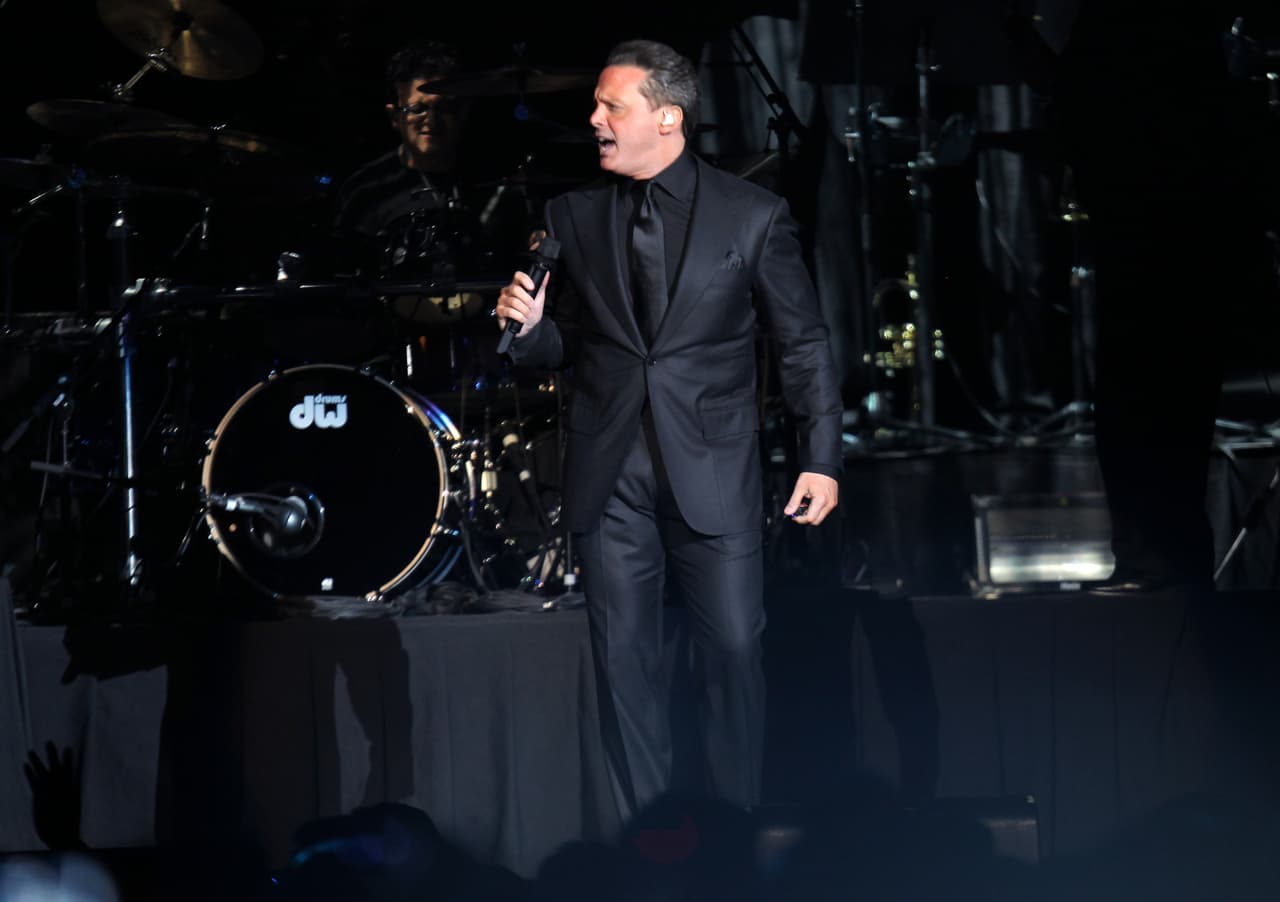 Ha interpretado con éxito música pop, funk, jazz, big band, bolero, mariachi, baladas románticas.