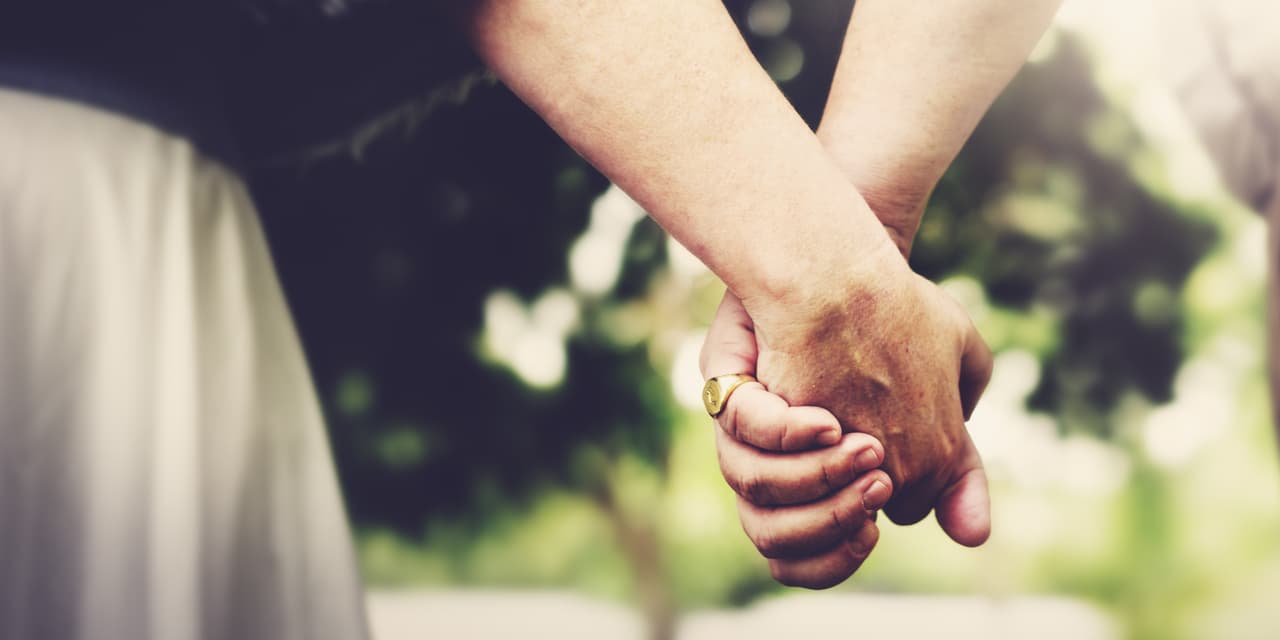 Su característica principal es su sentido práctico. Son manos de ejecutivos excelentes pues además de ser muy emprendedores y pragmáticos tienen un alto sentido de la justicia. En el amor tienden a ser muy sensuales, fijándose mucho en el cuerpo, la figura, la estética, en el aspecto físico de la relación, pero cuando entregan sus sentimientos son fieles, a menos que se sientan defraudados.