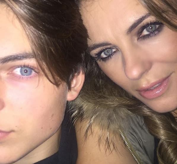 Damian es 
<b>el único hijo </b>de Elizabeth Hurley y del empresario y productor de cine estadounidense Steve Bing.