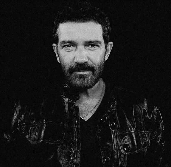 Antonio Banderas asegura estar bien de salud