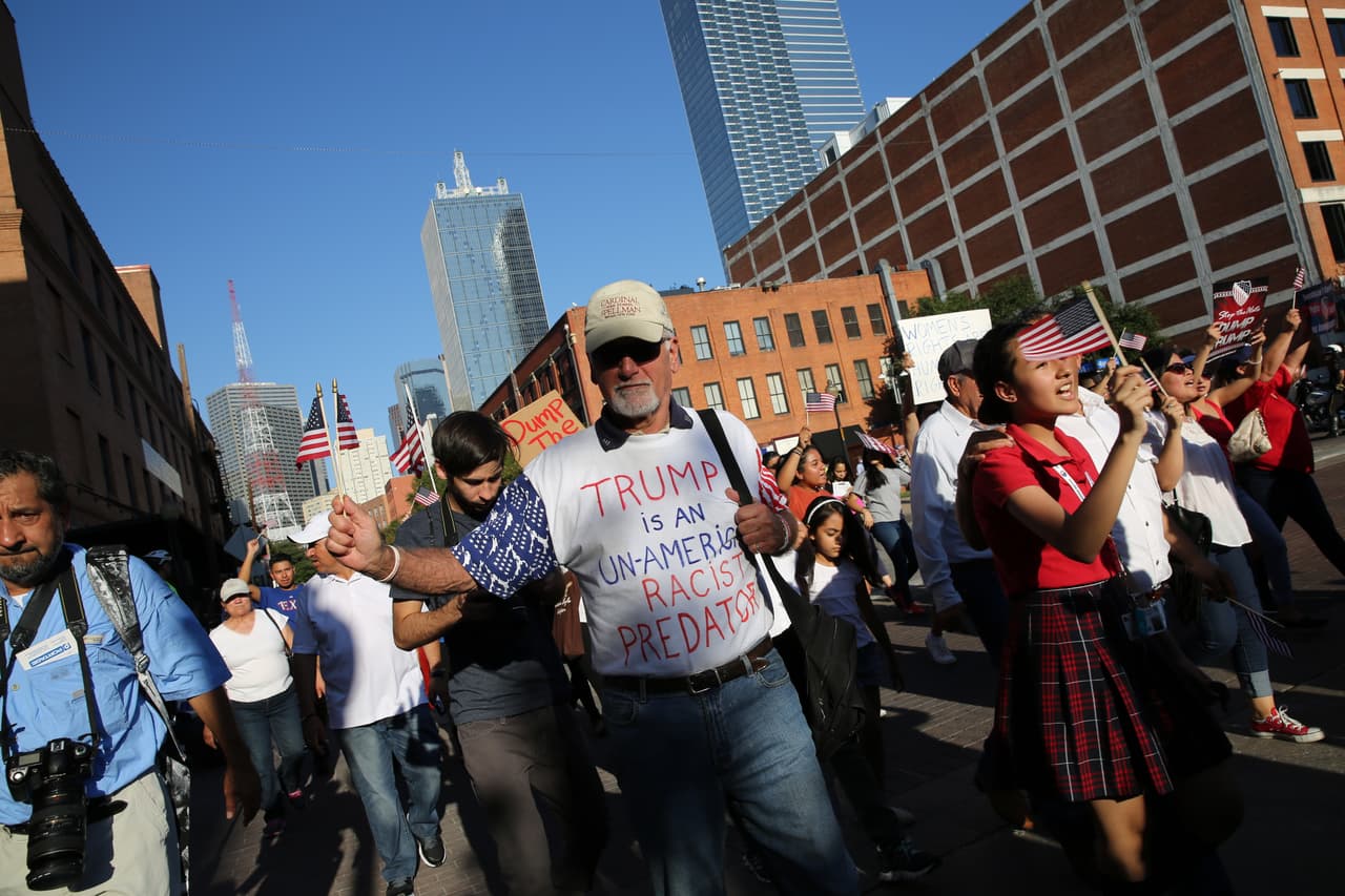 Hispanos, americanos y afroamericanos unidos contra Donald Trump
