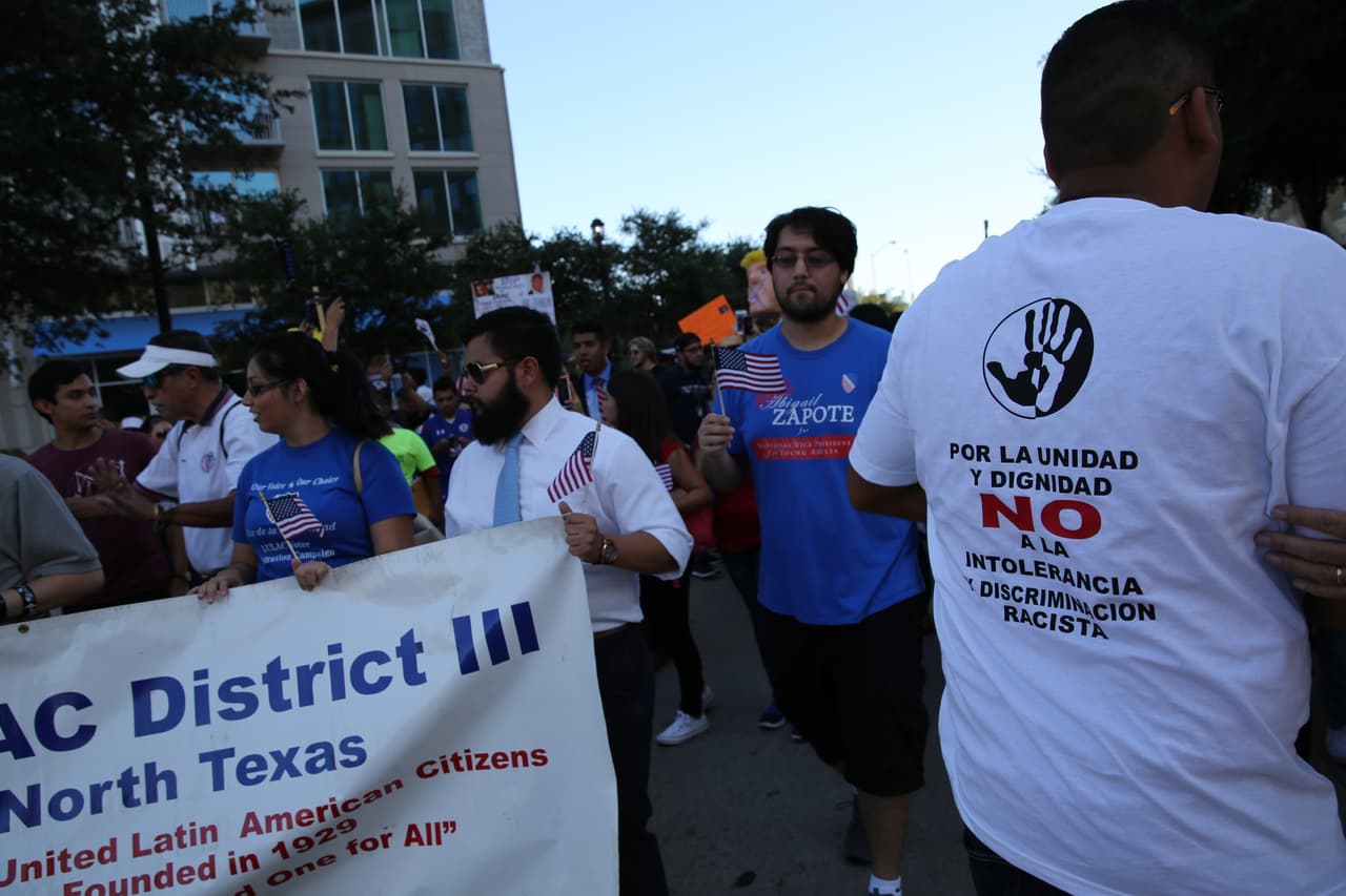 Hispanos, americanos y afroamericanos unidos contra Donald Trump