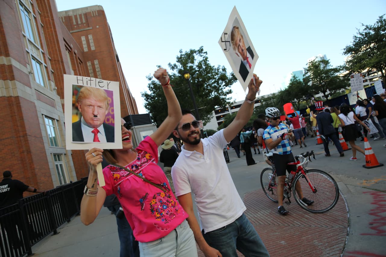 Hispanos, americanos y afroamericanos unidos contra Donald Trump