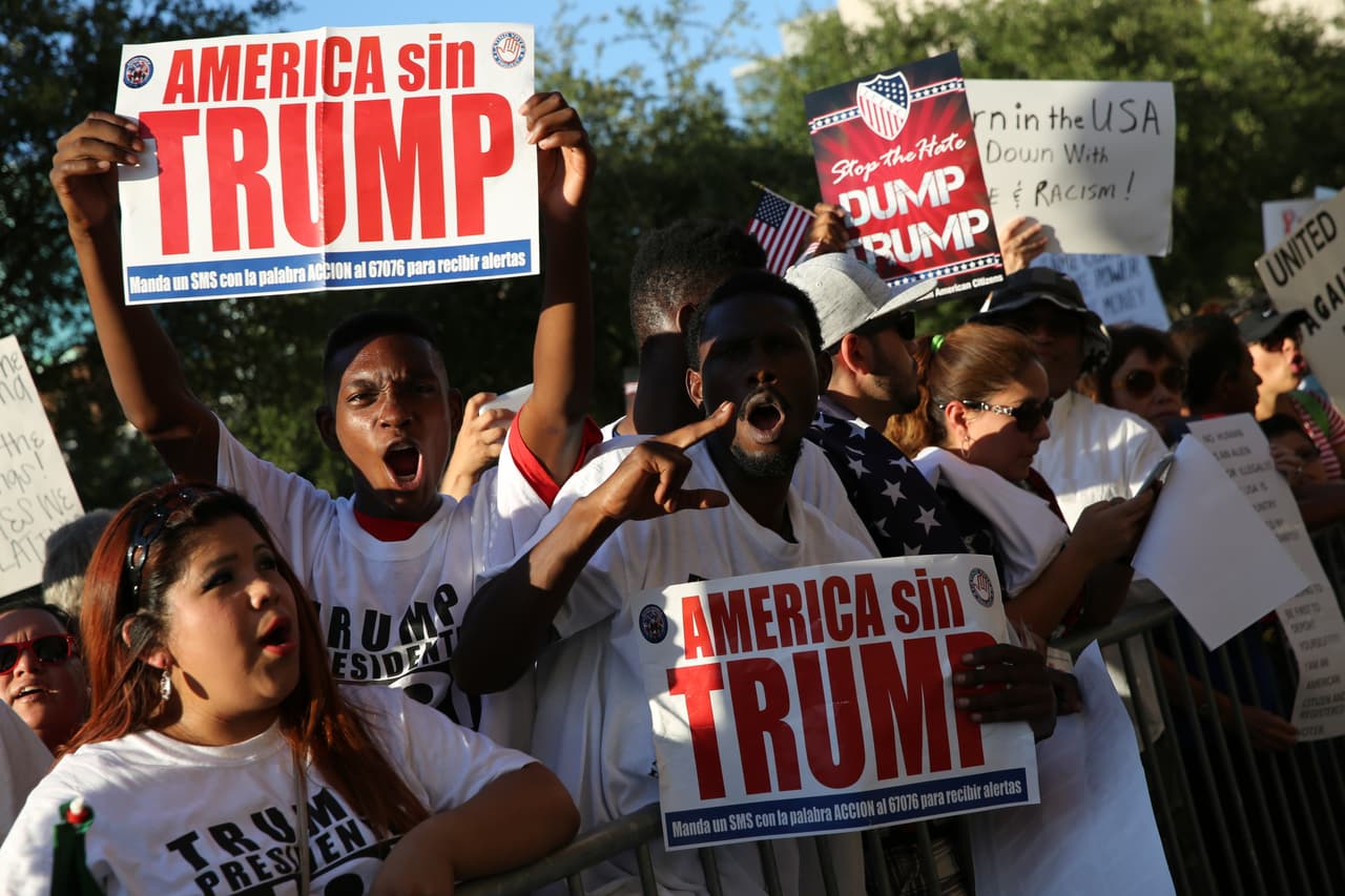 Hispanos, americanos y afroamericanos unidos contra Donald Trump