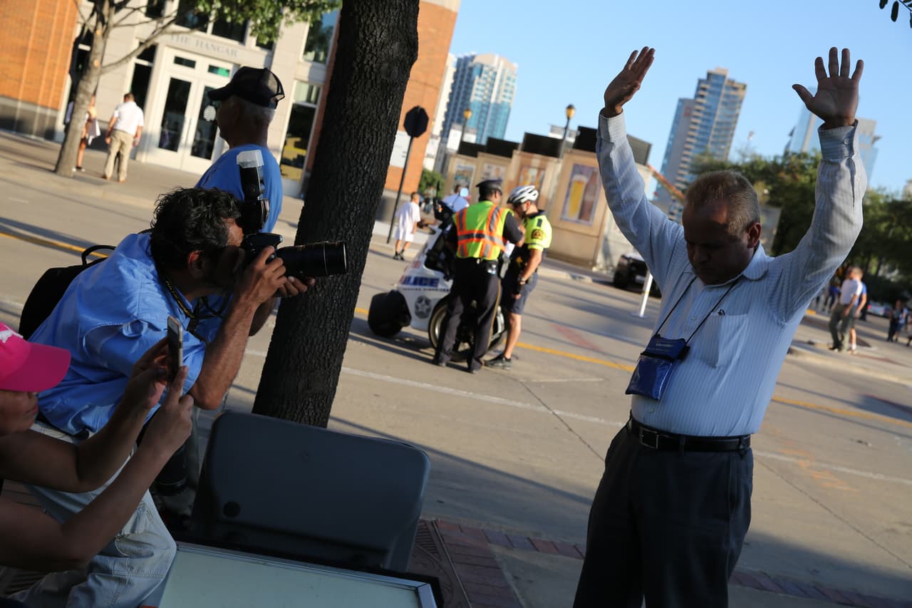 Hispanos, americanos y afroamericanos unidos contra Donald Trump