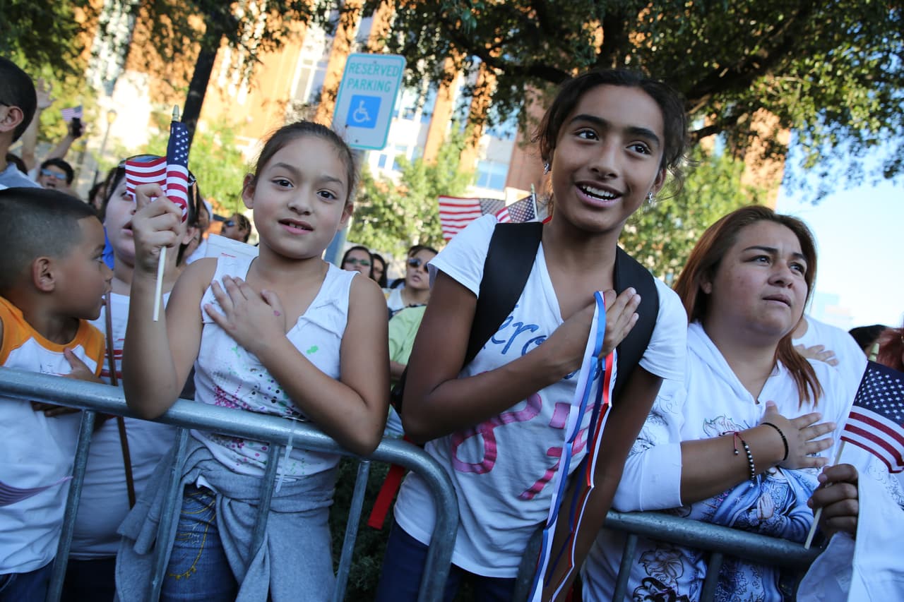 Hispanos, americanos y afroamericanos unidos contra Donald Trump