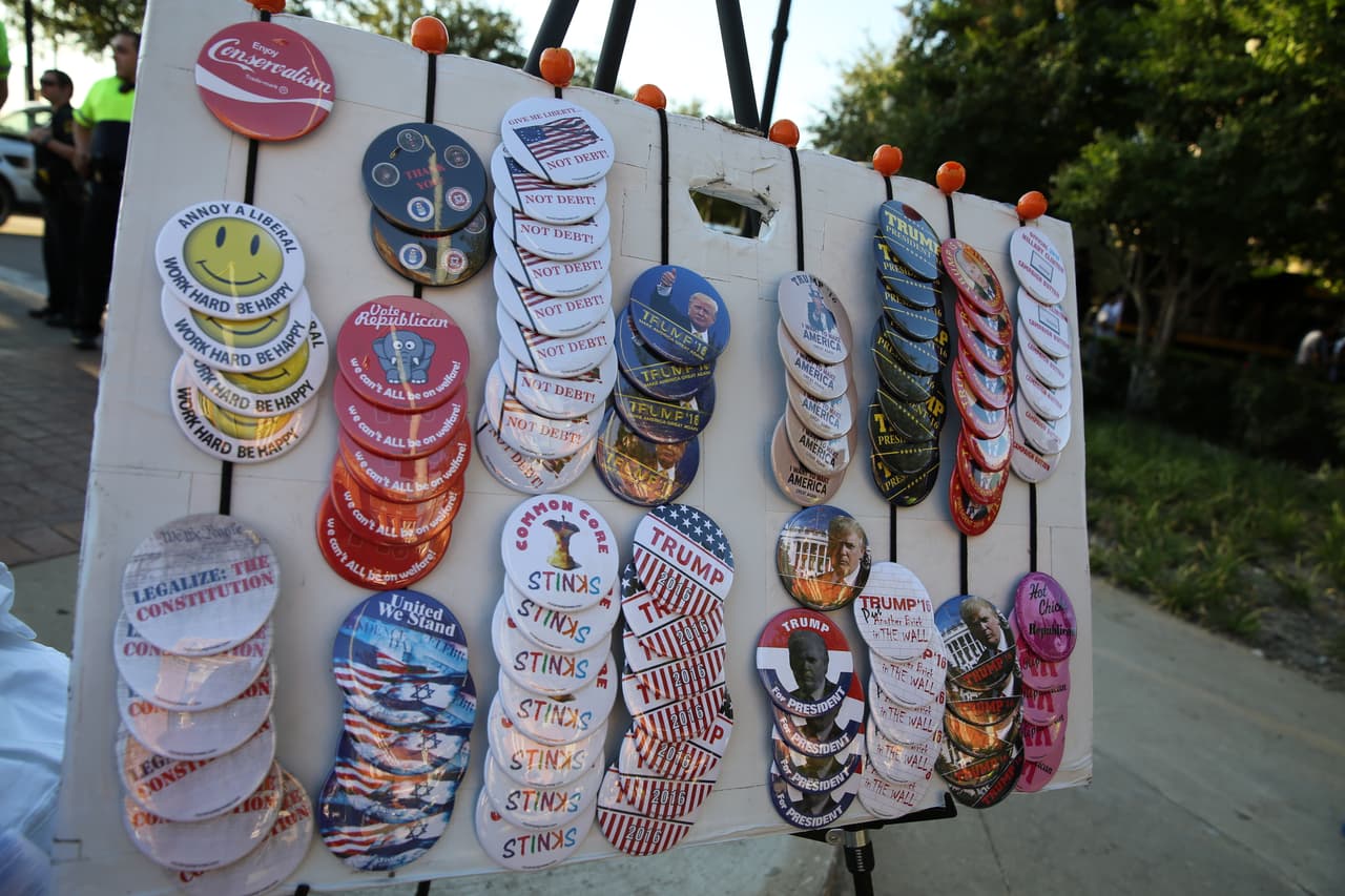 Hispanos, americanos y afroamericanos unidos contra Donald Trump