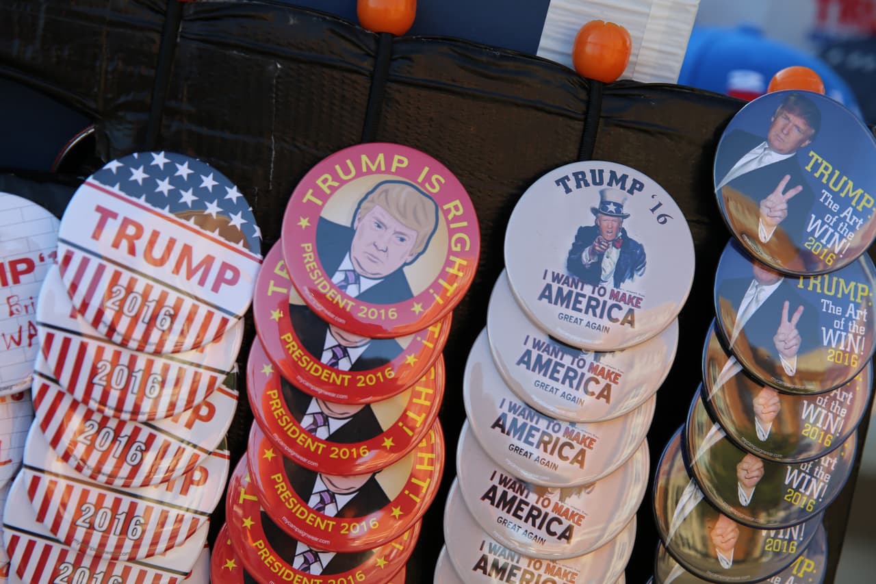 Hispanos, americanos y afroamericanos unidos contra Donald Trump