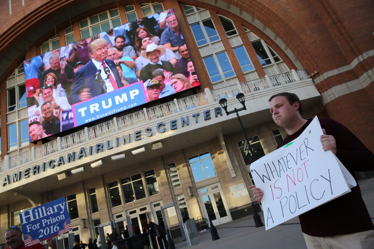 Hispanos, americanos y afroamericanos unidos contra Donald Trump