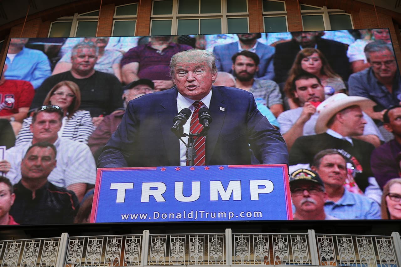 Hispanos, americanos y afroamericanos unidos contra Donald Trump