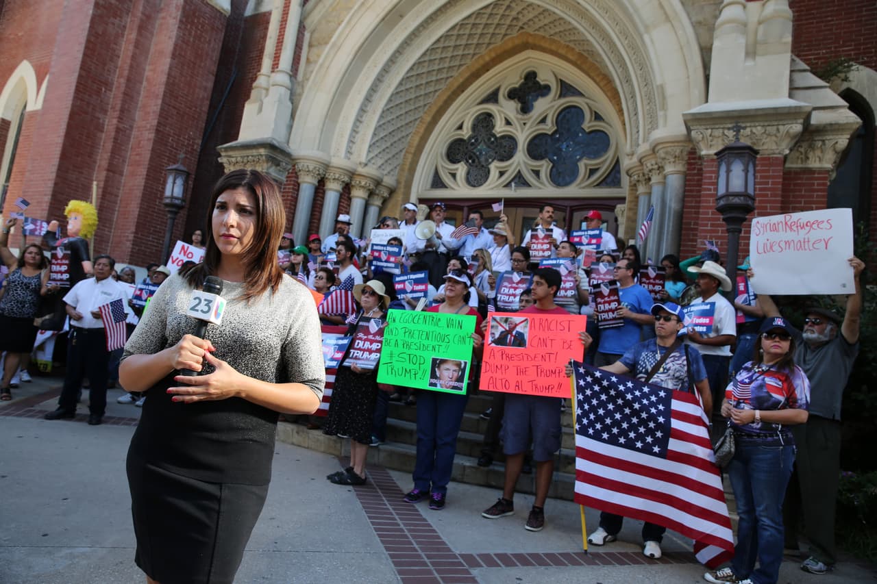 Hispanos, americanos y afroamericanos unidos contra Donald Trump