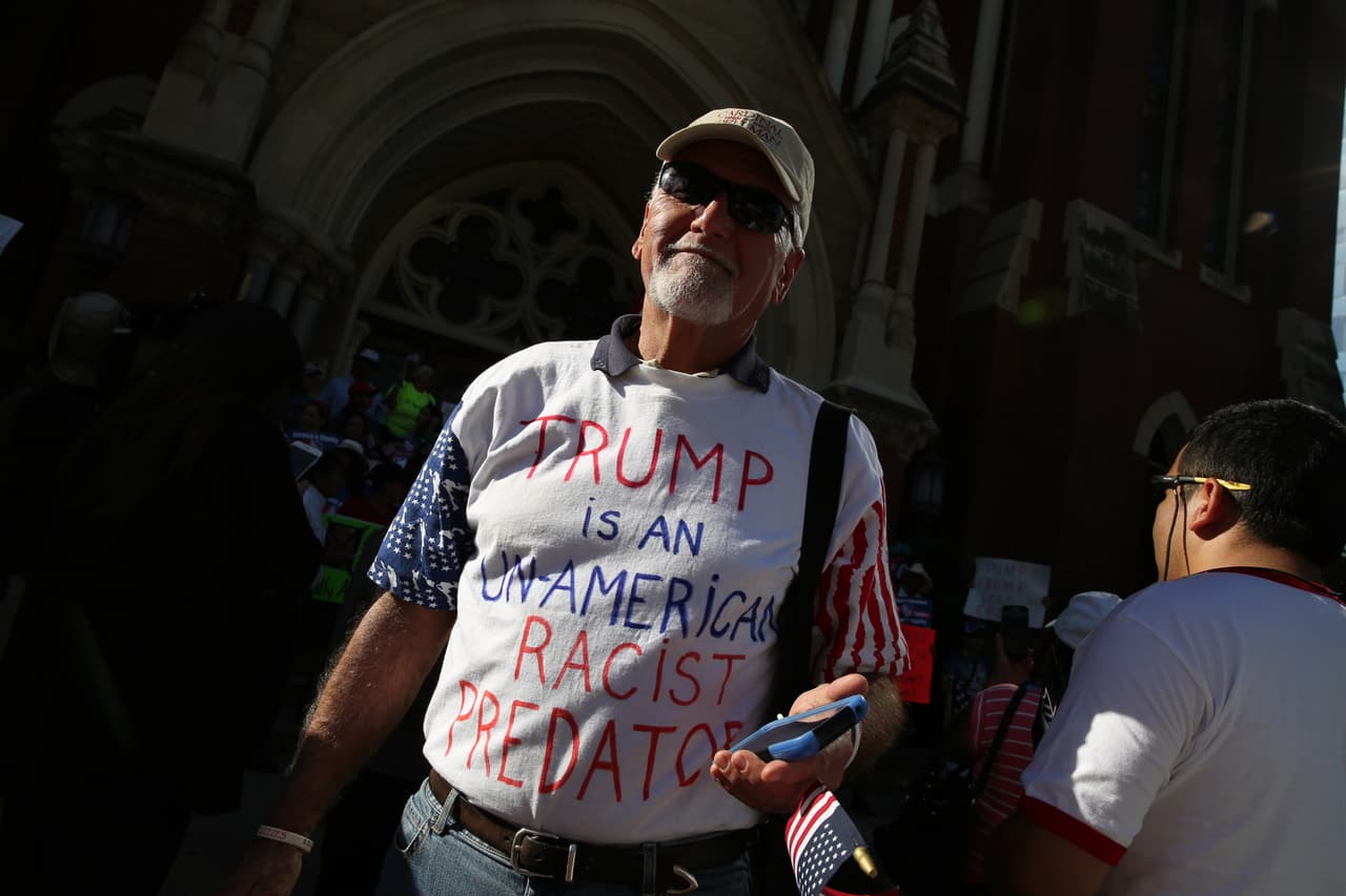 Hispanos, americanos y afroamericanos unidos contra Donald Trump