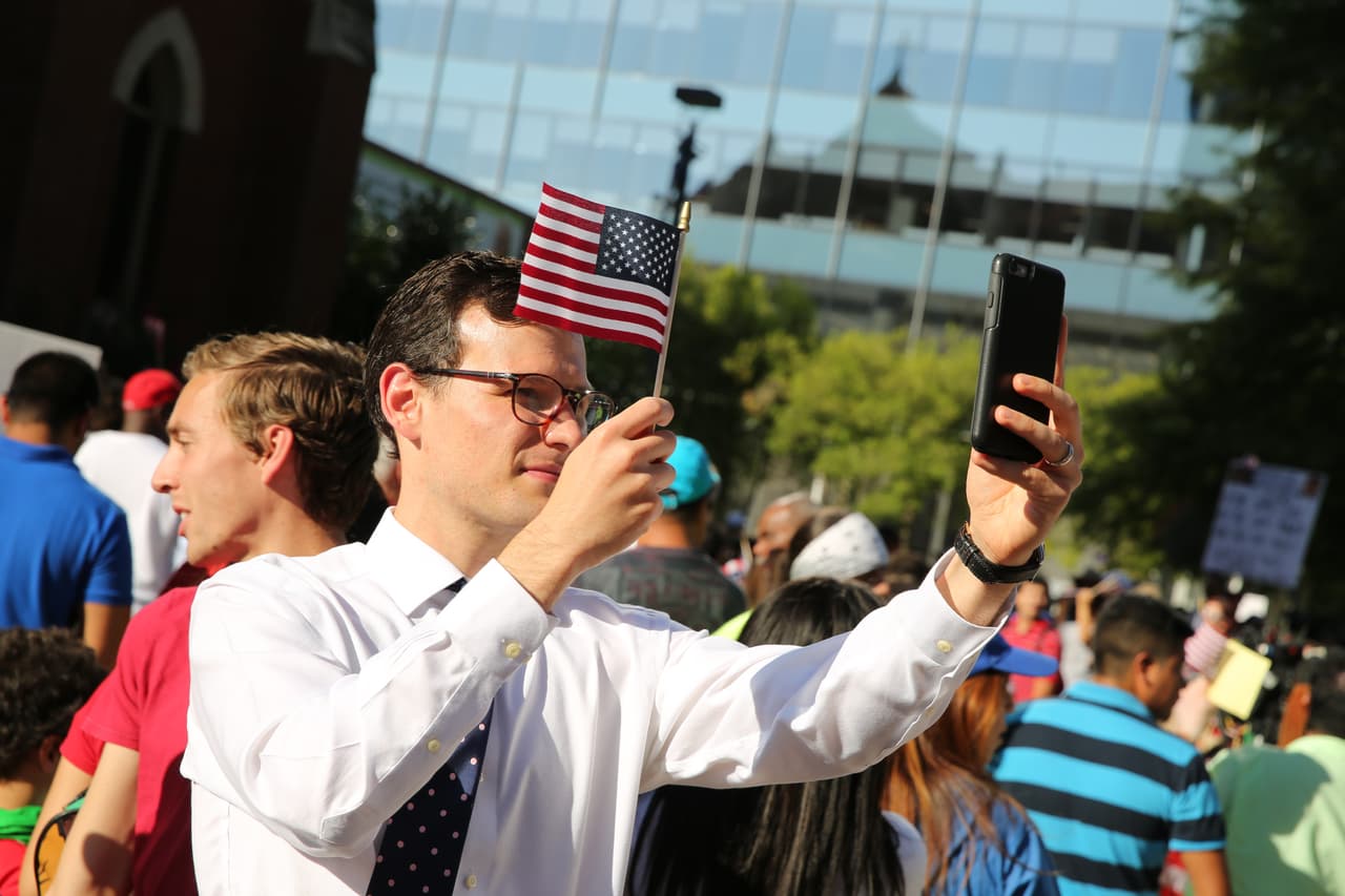 Hispanos, americanos y afroamericanos unidos contra Donald Trump
