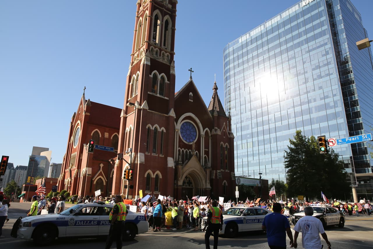 Hispanos, americanos y afroamericanos unidos contra Donald Trump