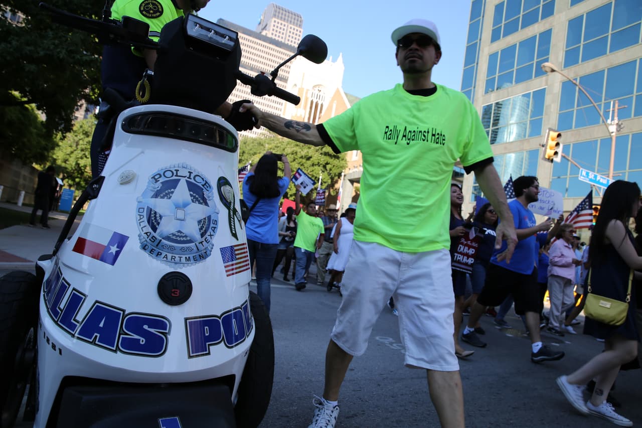 Hispanos, americanos y afroamericanos unidos contra Donald Trump