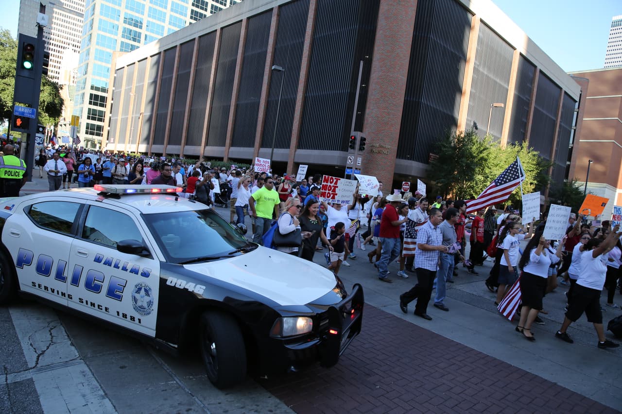 Hispanos, americanos y afroamericanos unidos contra Donald Trump