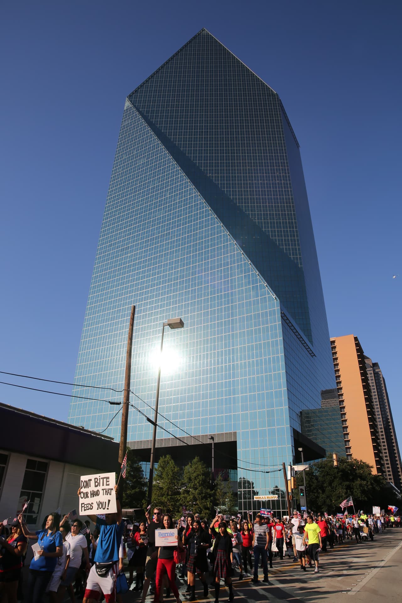 Hispanos, americanos y afroamericanos unidos contra Donald Trump