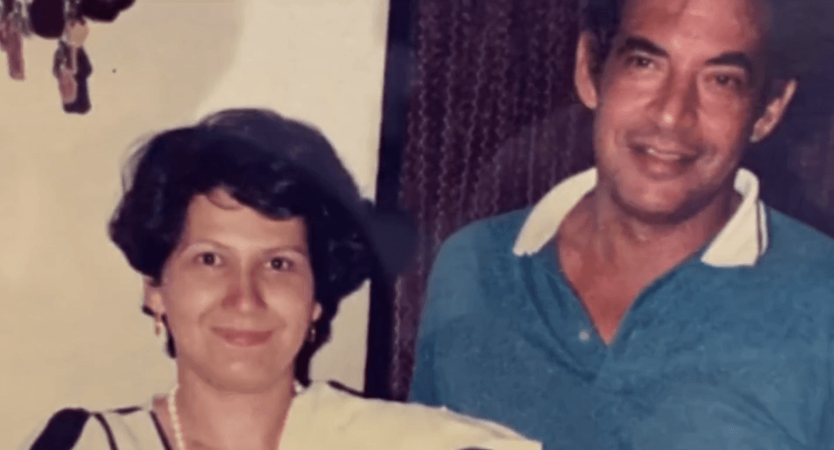 La periodista hondureña habló de la guerra con el alcohol que tuvo su padre, a quien perdió cuando apenas tenía 5 años. A pesar de ello, Satcha señaló que tuvo una infancia muy feliz con su madre, hermano y abuelos.