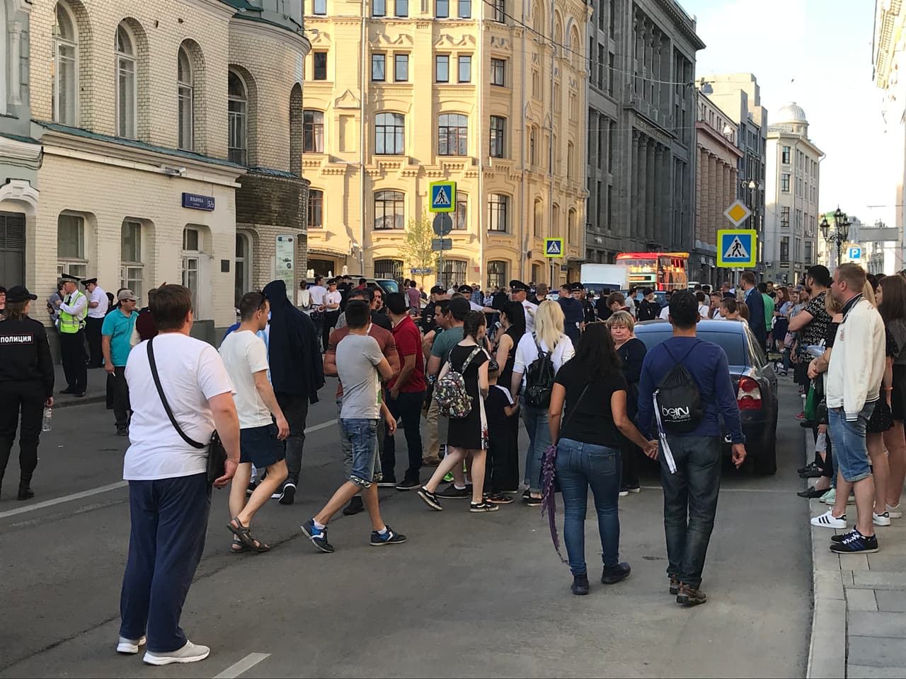 La confusión reinó por momentos y la gente solo intetaba alejarse del jugar por la incertidumbre de lo que ha pasado en otros países.