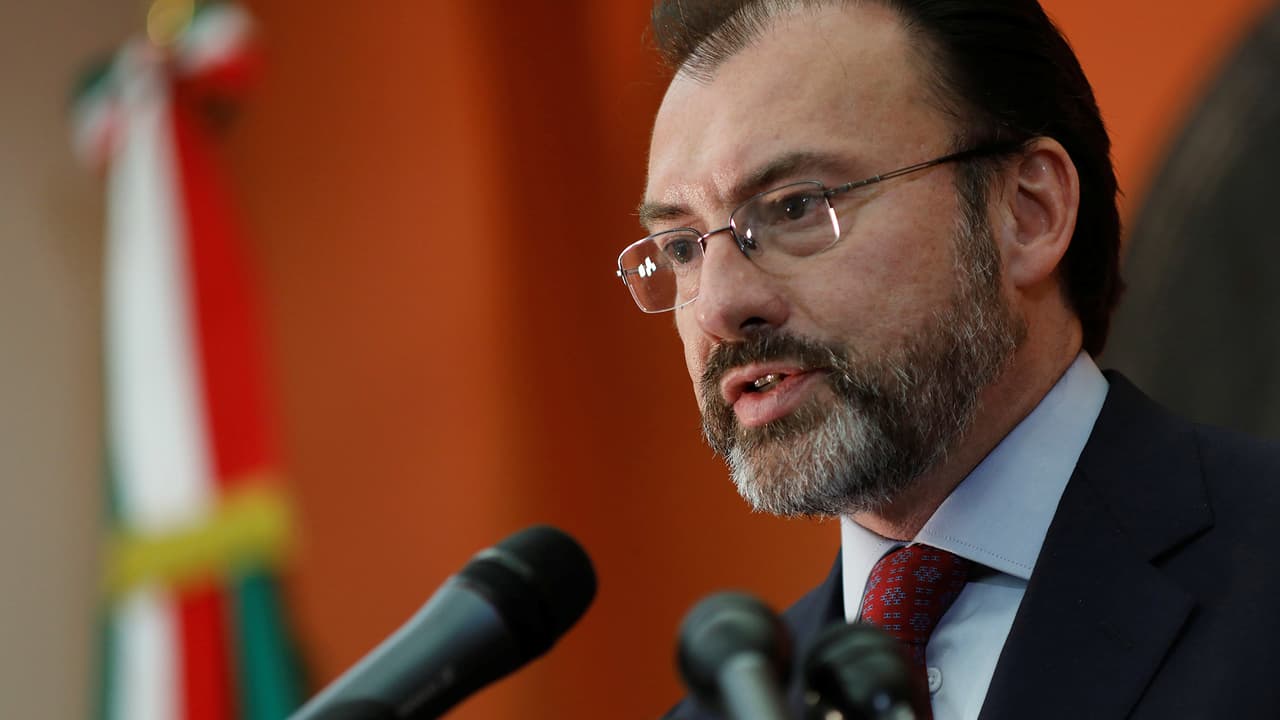 Canciller mexicano a EEUU: "Las decisiones de quién entra a México las toma México"