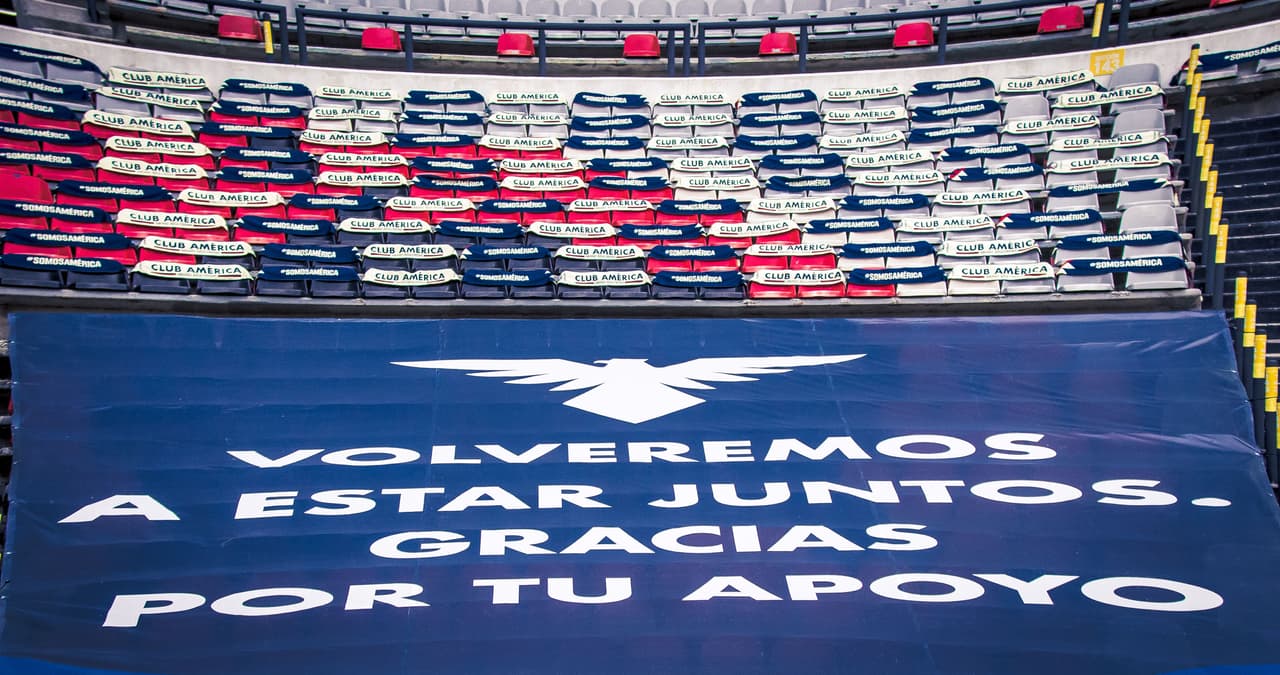 América realiza un homenaje a sus aficionados con bufandas, lonas y playeras en las gradas del Estadio Azteca con la leyenda: "Volveremos a estar juntos. Gracias por tu apoyo".