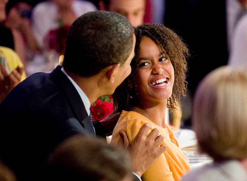 Sonriéndole a Obama en la festividad de música country en la Casa Blanca el 21 de julio del 2009. Foto de Getty Images.