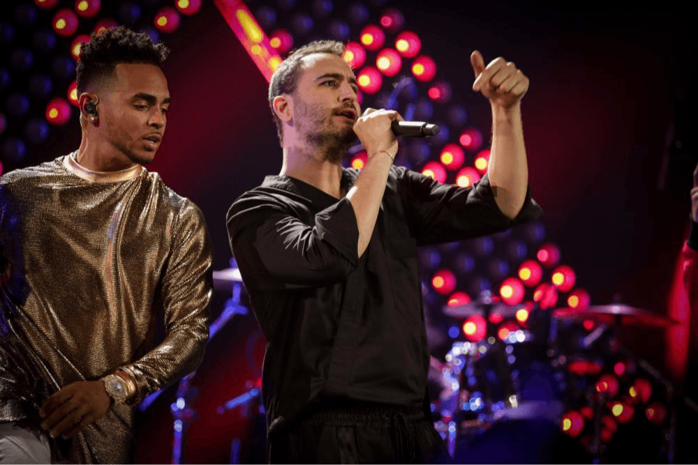 Ozuna y Reik 
<br>Año: 2019
<br>En esa misma gala, el sello de oro lo puso Ozuna con Reik interpretando su canción 'Me niego'. Entre aplausos y gritos de las fans quedó comprobado que este definitivamente fue un show sin precedentes.