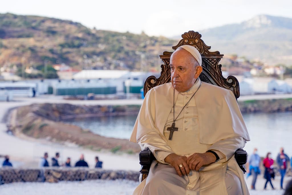 El papa Francisco en una ceremonia en un campo de refugiados en Grecia, el 5 de diciembre de 2021.