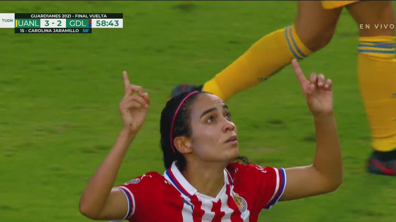 ¡Por el milagro! Carolina Jaramillo acerca a Chivas 3-2 con un golazo