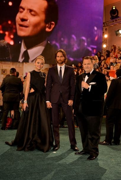 Te llevamos detrás de cámaras y mira todo lo que pasó mientras tus artistas desfilaban por la alfombra verde. 