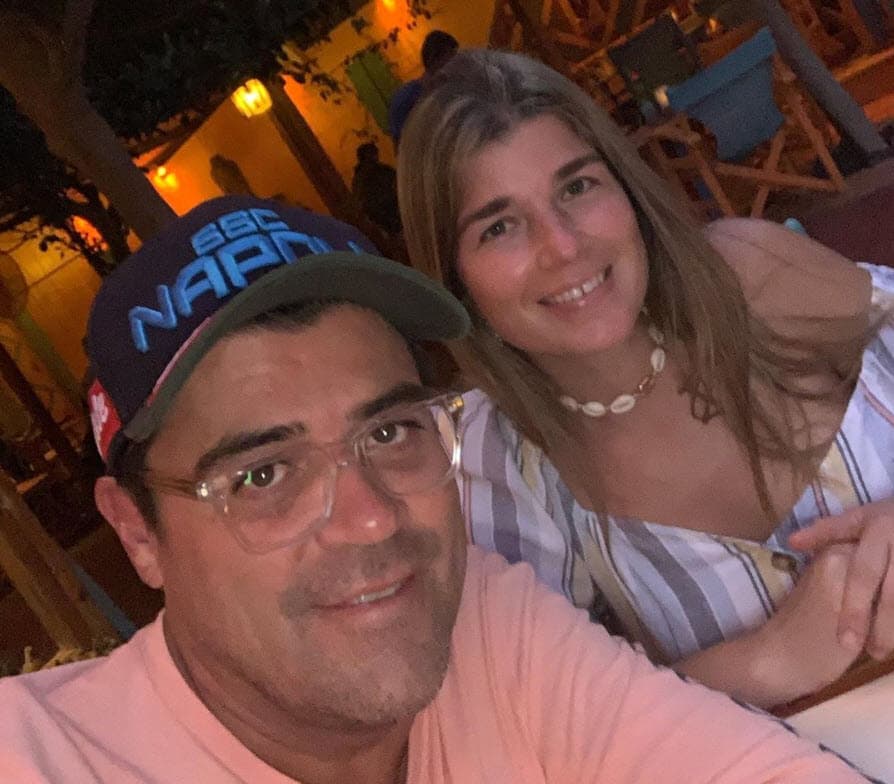 "Si es niño, lo pongo yo. Si es niña, lo pone ella", dijo.
<br>