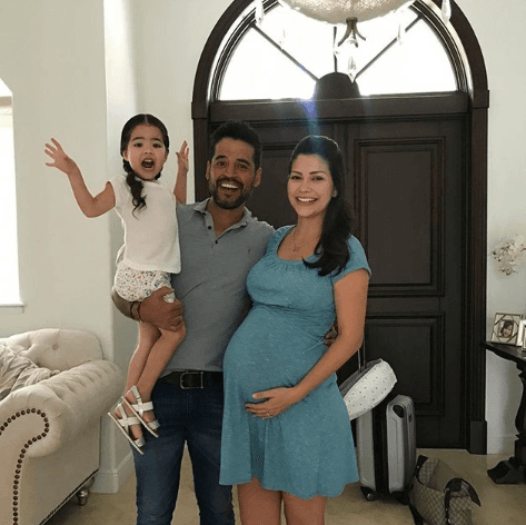 Entre nervios y emoción, la conductora compartió la feliz noticia de que este martes 10 de julio iba ya rumbo al hospital, usando el mismo vestido que llevaba el día que nació Giulietta.