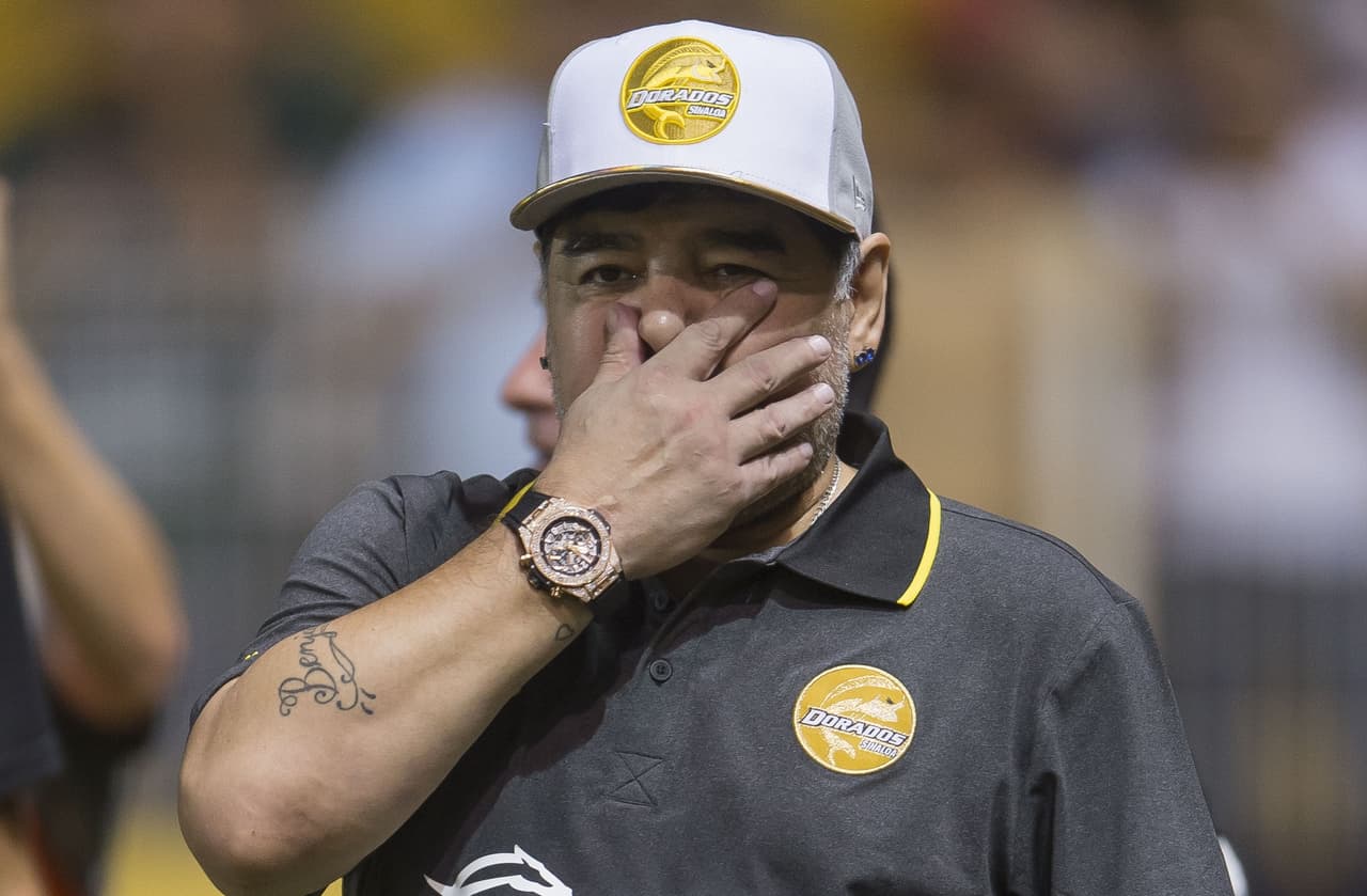 Maradona llegó para dirigir su primer partido como técnico de Dorados en el torneo de Ascenso MX, en un espectáculo que inevitablemente gira a su alrededor.
